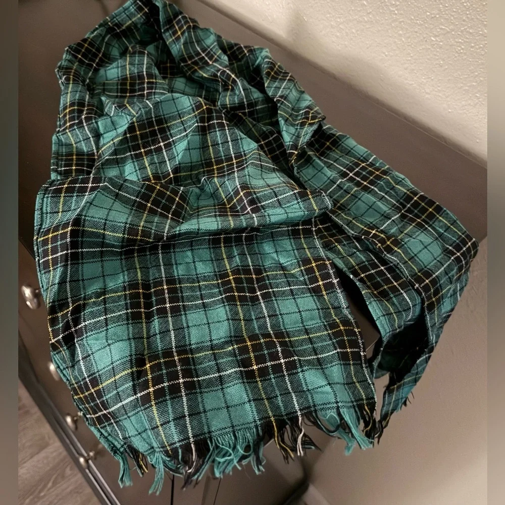 Green Plaid Fringe Scarf Lightweight Tartan Wrap 54x9